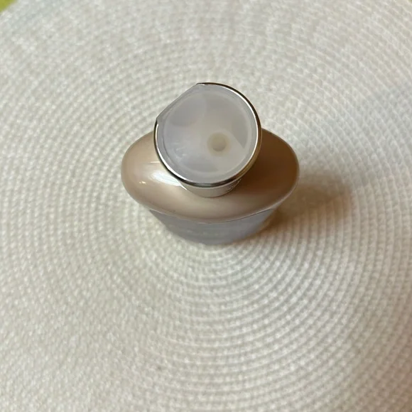 Bath & Body Works Vintage Dark Kiss Body Lotion - Picture 3 of 9